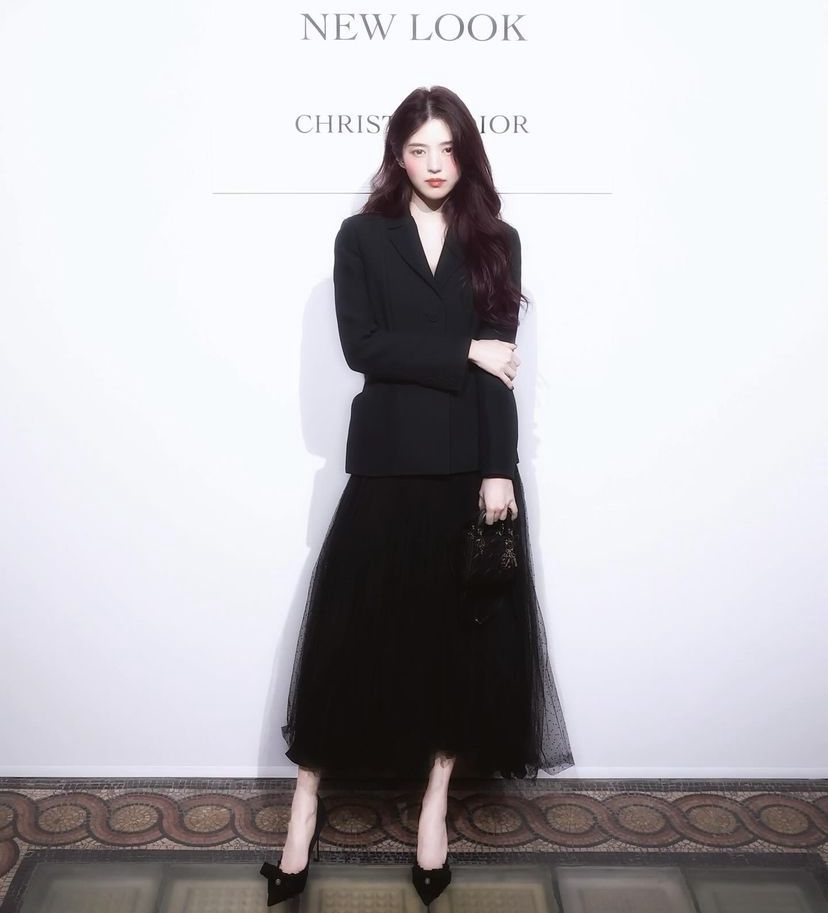 7 Potret Han So Hee dalam Balutan Brand Dior, Gayanya Elegan Banget