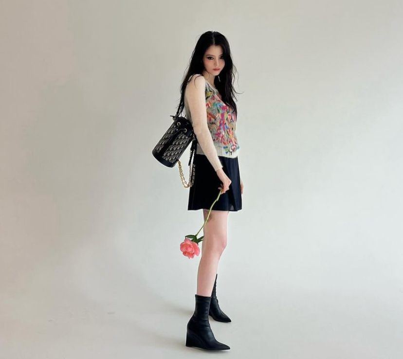 7 Potret Han So Hee dalam Balutan Brand Dior, Gayanya Elegan Banget