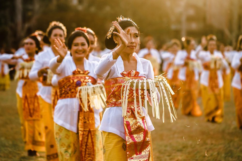 Lestarikan Warisan Budaya, PosIND Luncurkan Prangko Seri Senjata Tradisional