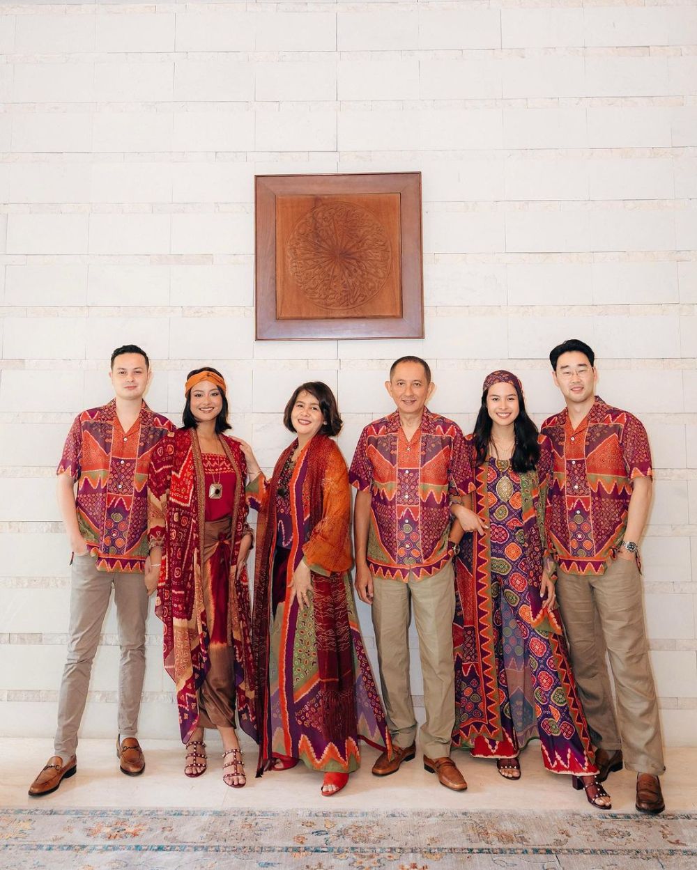10 Potret Outfit Seragam Keluarga Artis di Lebaran 2024