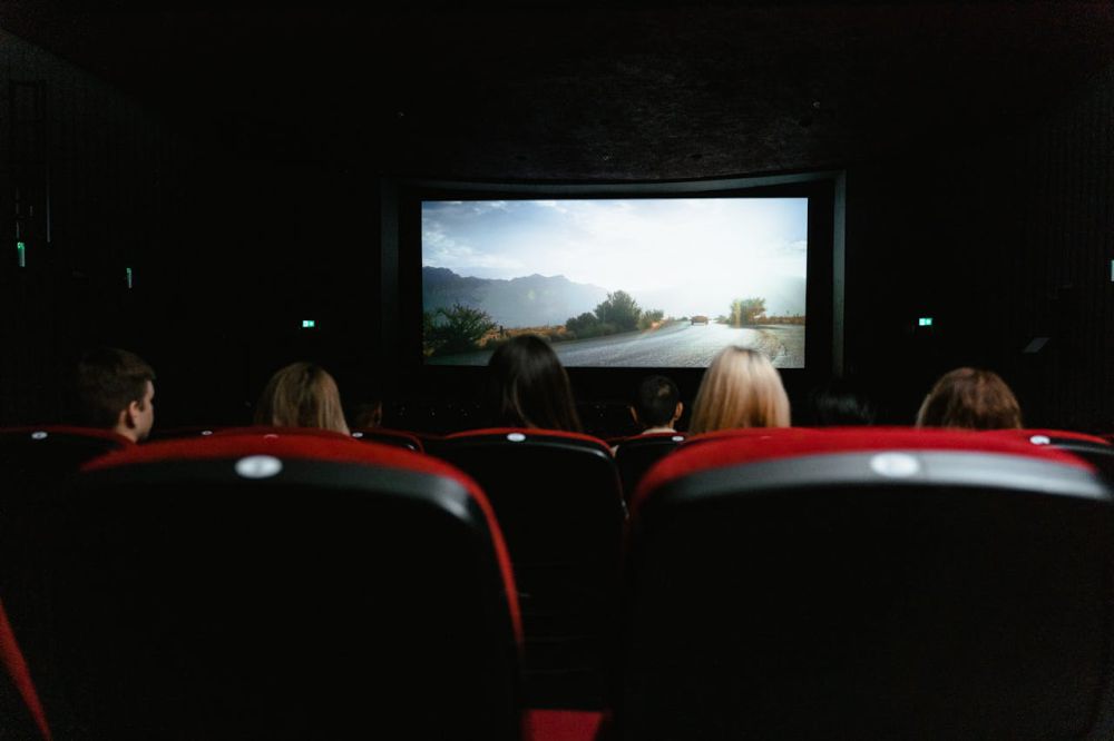 5 Kelebihan Nonton Bioskop Sendirian, Bisa Bikin Ketagihan
