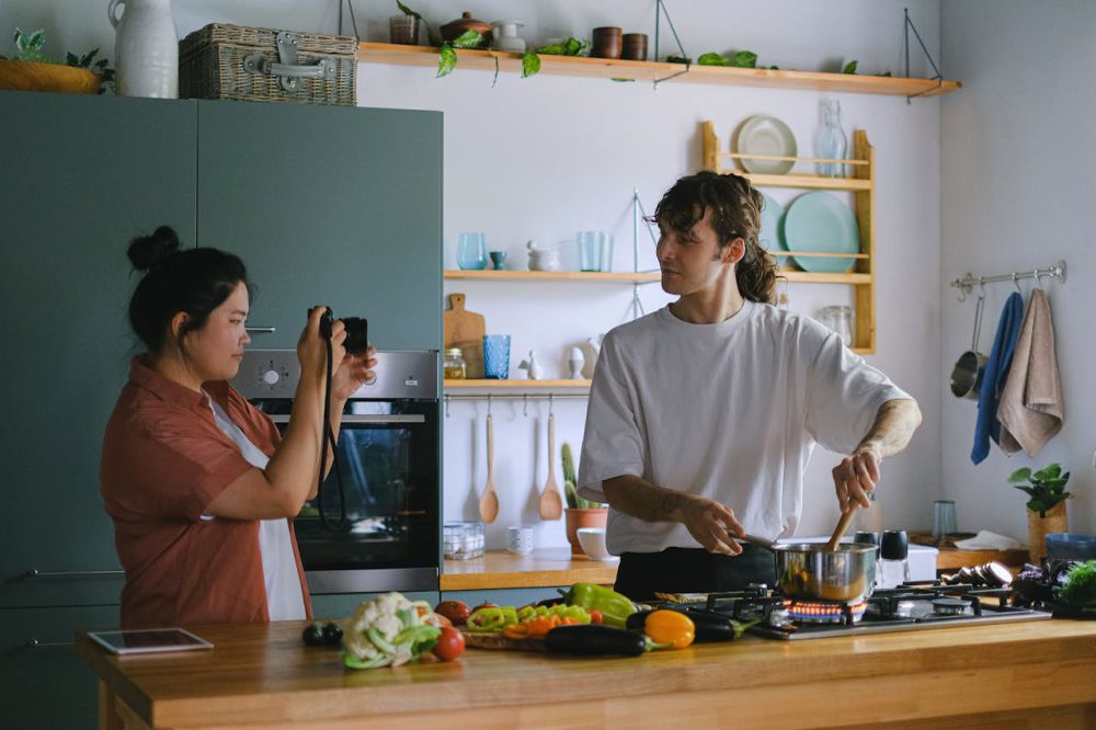 5 Alasan Suami Mau Memasak buat Istri, Bukan Hal Tabu, lho!