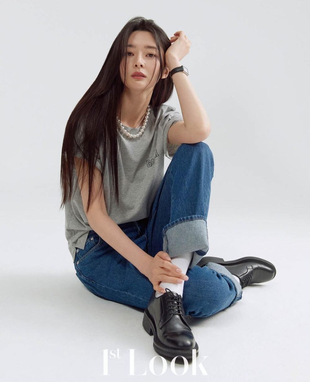 8 Ide Styling Celana Jeans ala Kwon Nara, Pemeran The Midnight Studio