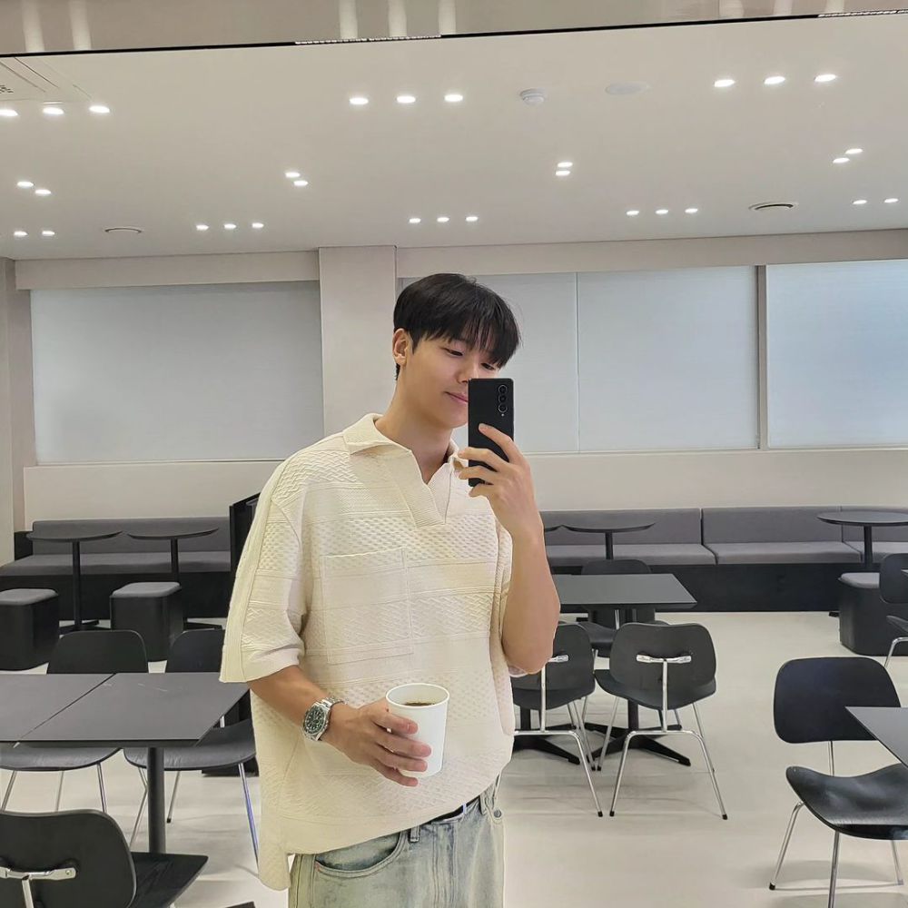 8 Style Kasual untuk Hangout ala Kang Min Hyuk, Effortless Cool!