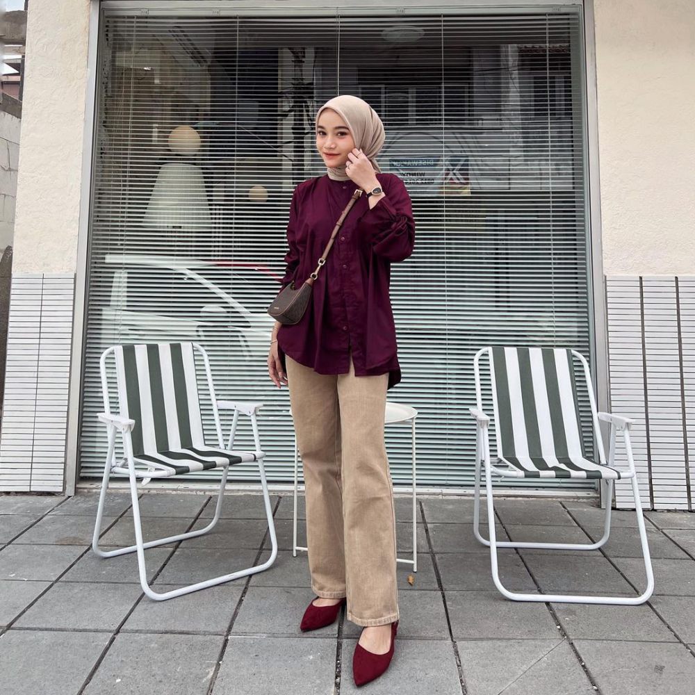 11 Ide Outfit Hijab Smart Casual ala Melvin Maylani, Fashionable!