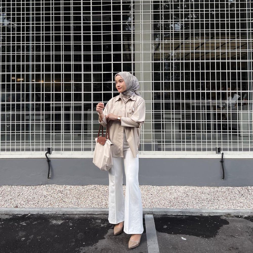 9 Inspirasi Outfit Hijab Earth Tone ala Melvin Maylani, Estetis!