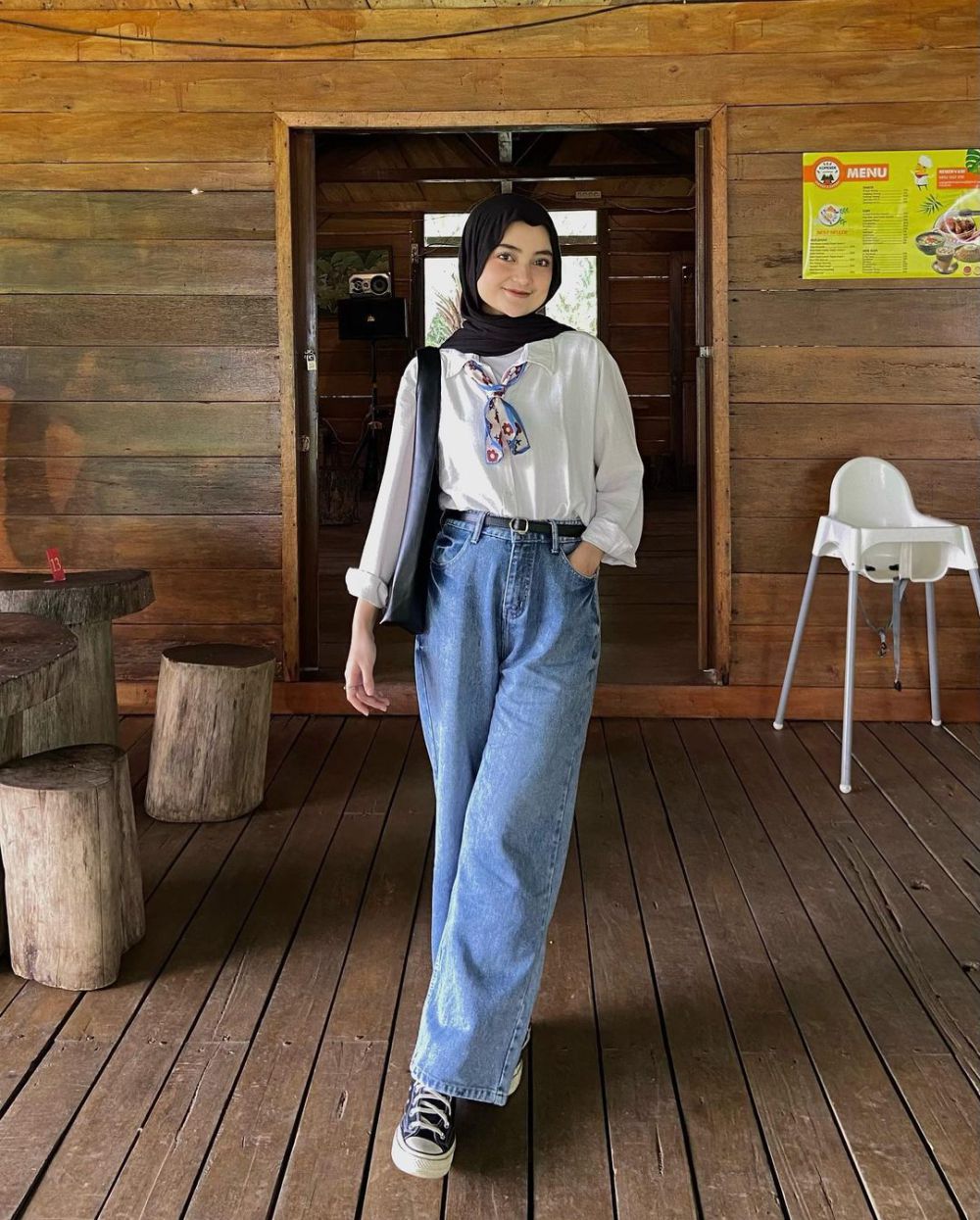 10 Inspirasi Outfit Jalan-Jalan ala Tania Citra, Girly Abis!   