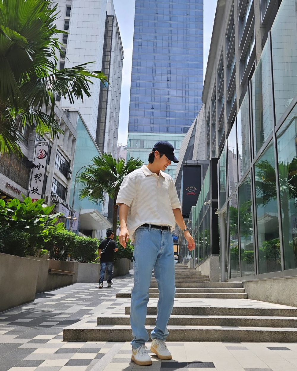 8 Style Kasual untuk Hangout ala Kang Min Hyuk, Effortless Cool!