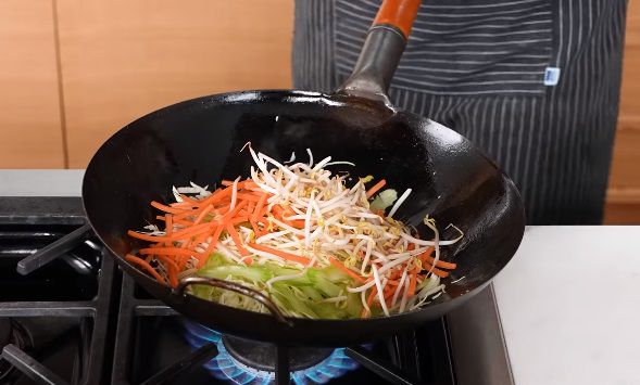 Resep Vegetable Lo Mein, Hidangan Mie Chinese Penuh Sayuran 