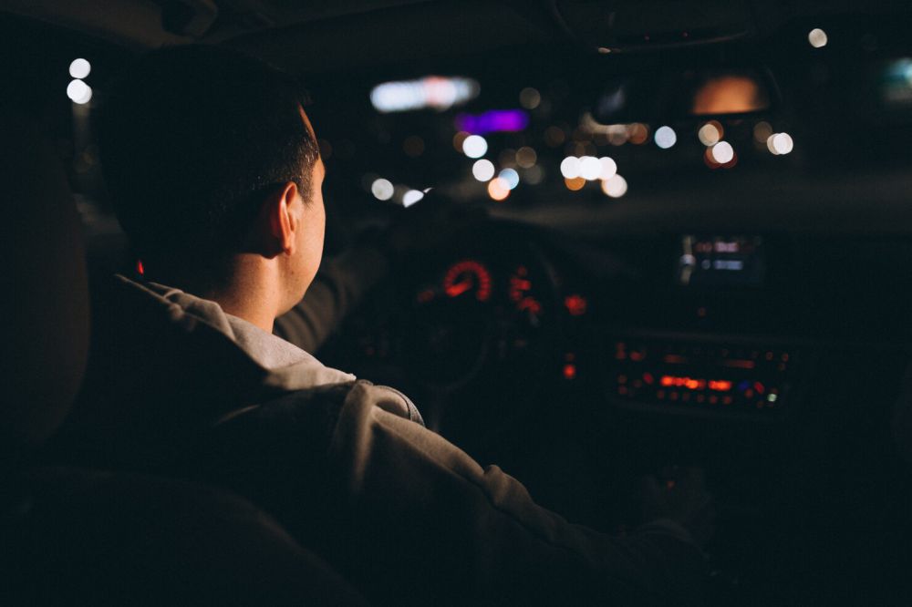 5 Cara Kreatif Agar Tak Mengantuk Saat Menyetir di Malam Hari