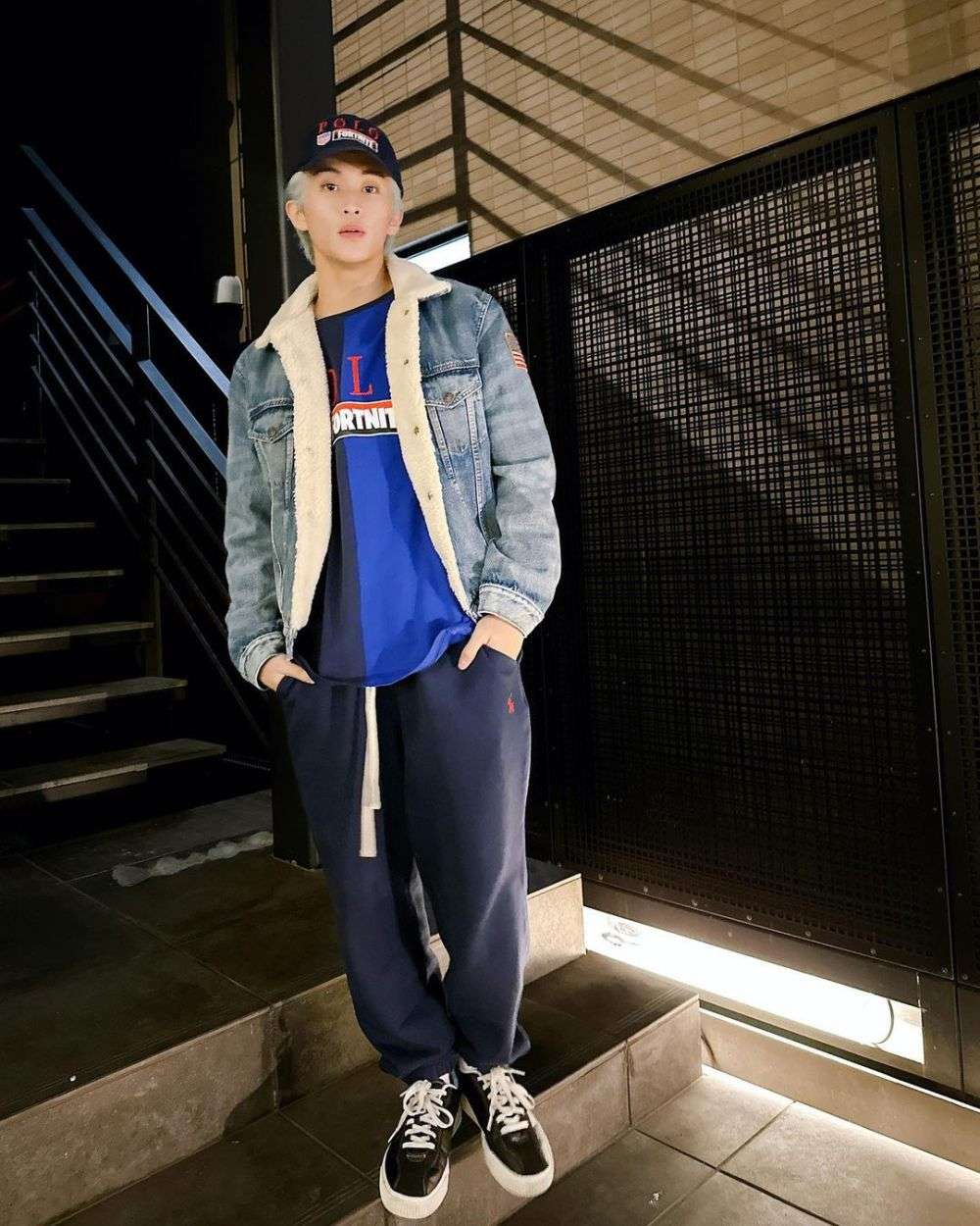 11 OOTD Pakai Topi Baseball ala Mark NCT, Hits Abis!