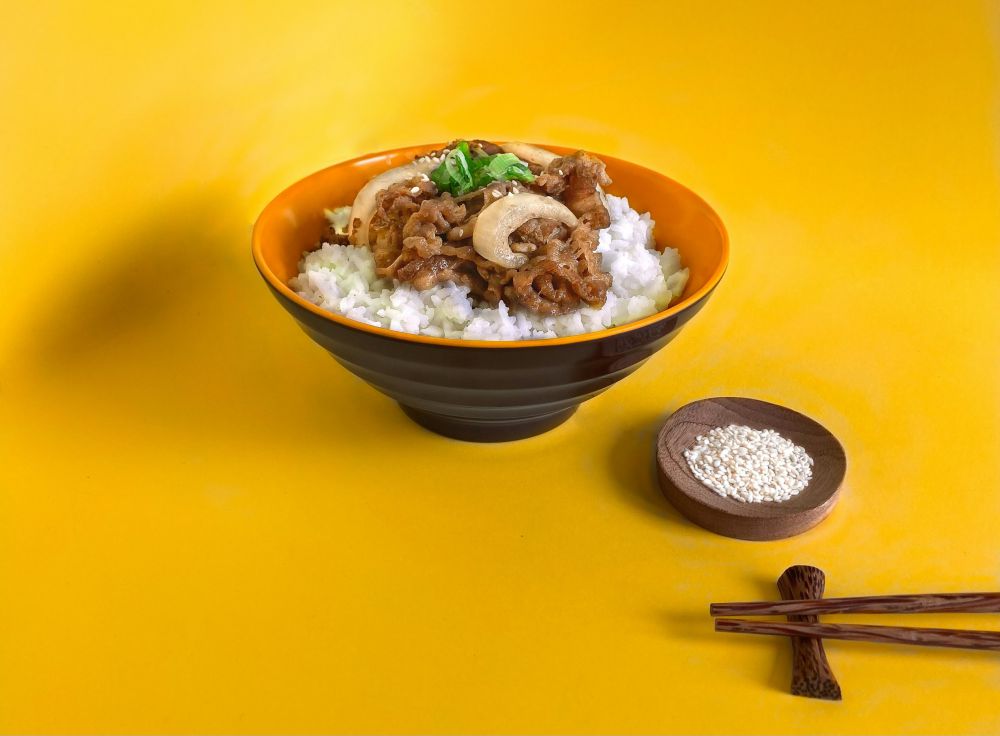 4 Tips Membuat Beef Rice Bowl di Rumah, Ide Bekal Praktis!