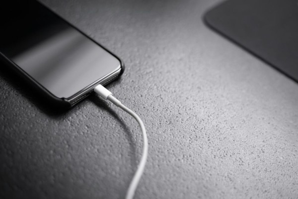 5 Bahaya Jika HP Sering Overcharging, Baterai Mudah Rusak!