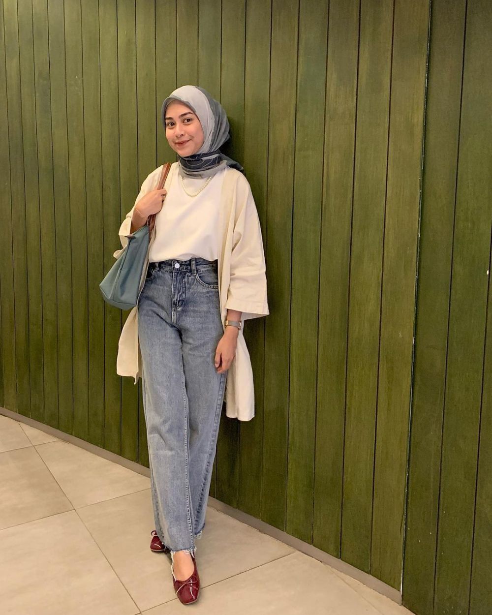 9 Ragam Layering Style ala Dainty Annisa, Anti Ribet!