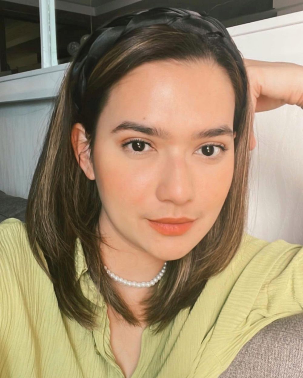 8 Inspirasi Daily Makeup Look ala Mayang Yudittia, Kece Banget!