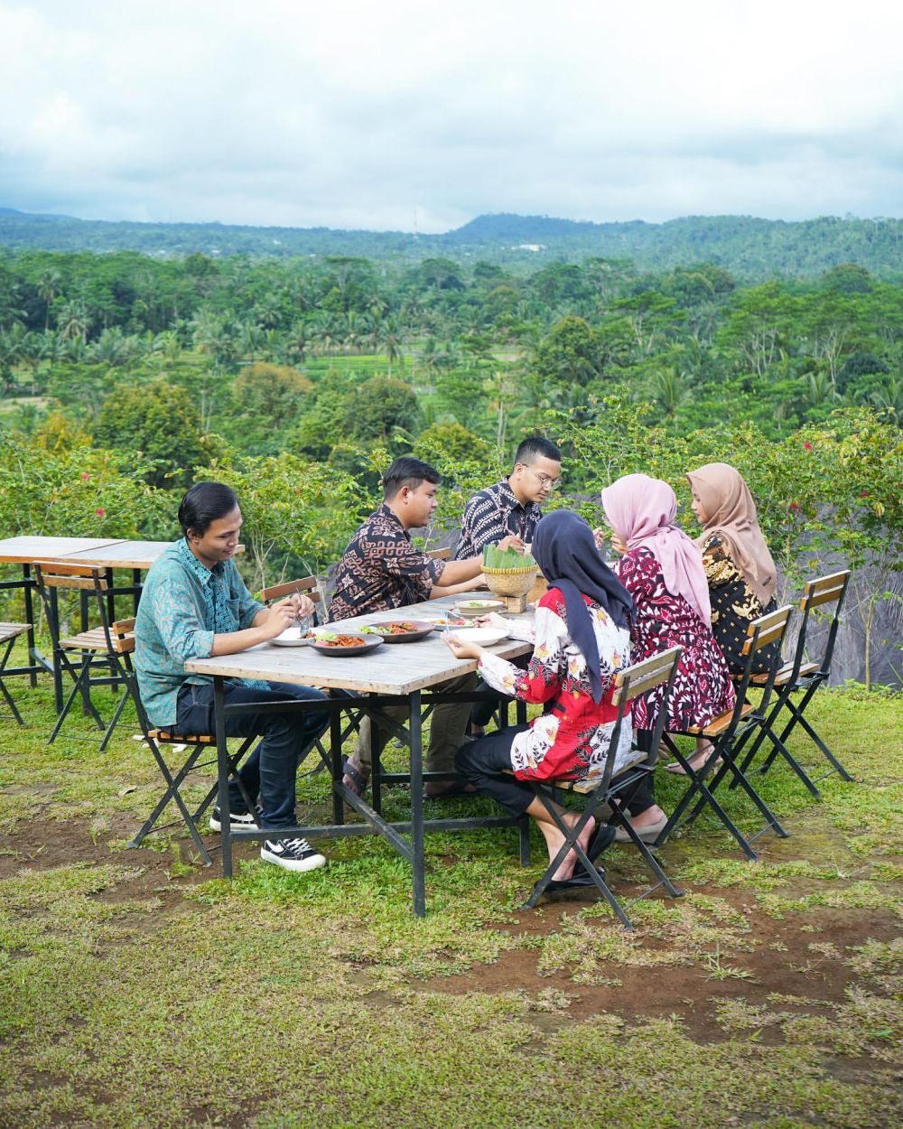 Rumah Makan Bale Hinggil, Resto di Banyumas View Gunung