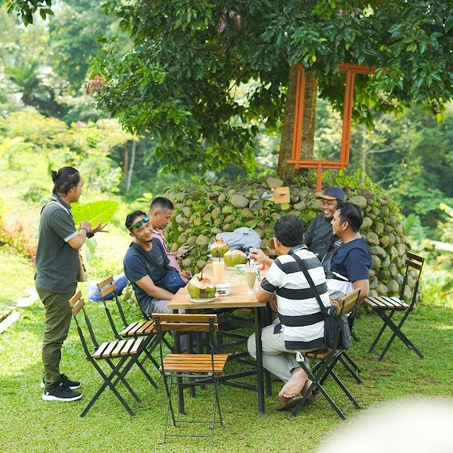 Rumah Makan Bale Hinggil, Resto di Banyumas View Gunung