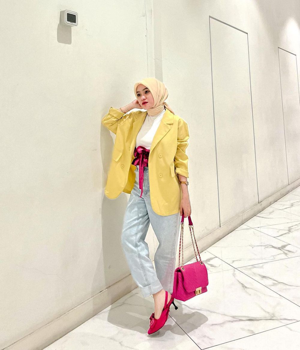 11 Ide Mix and Match Celana Jeans ala Olivia Putri, Anti Mati Gaya! 