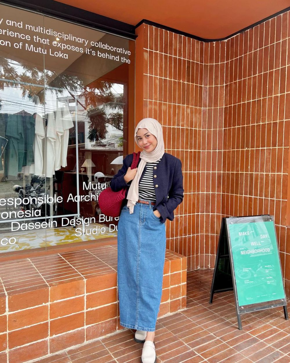 9 Ragam Layering Style ala Dainty Annisa, Anti Ribet!