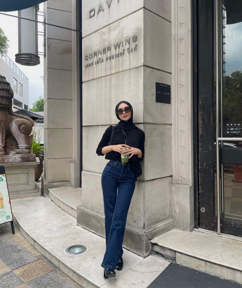 10 Gaya Fashion Hijab Edgy ala Amanina Zakaria, Stand Out!