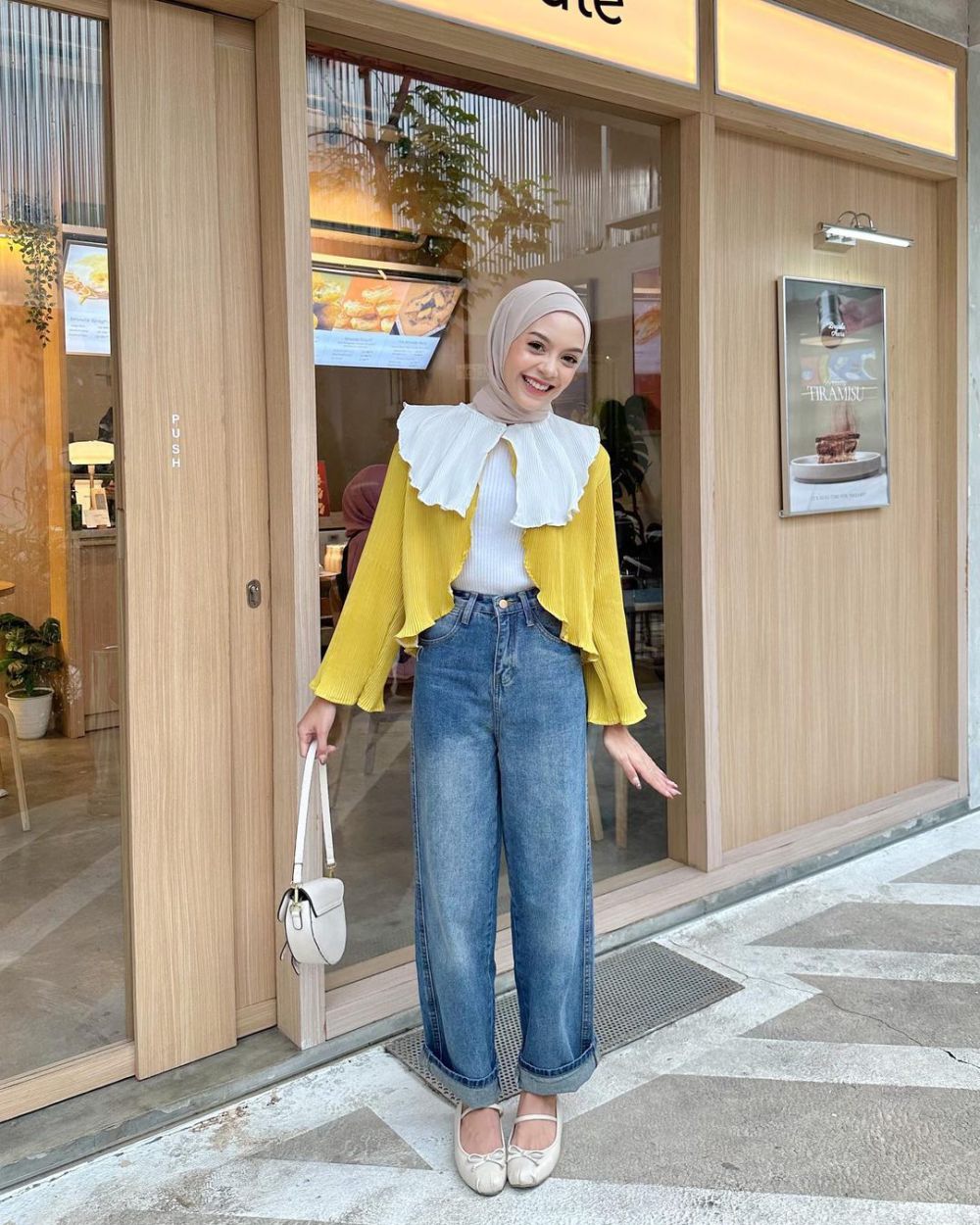 9 Ide Padu Padan Cardigan Rajut ala Febiola Nabila, Trendy!