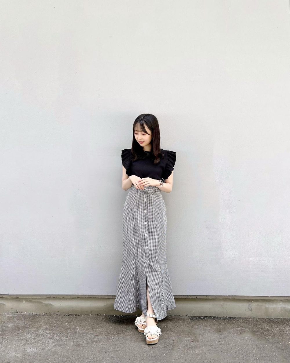 7 Inspirasi Outfit Girls Night Out ala Akari Watanabe, Chic Total!