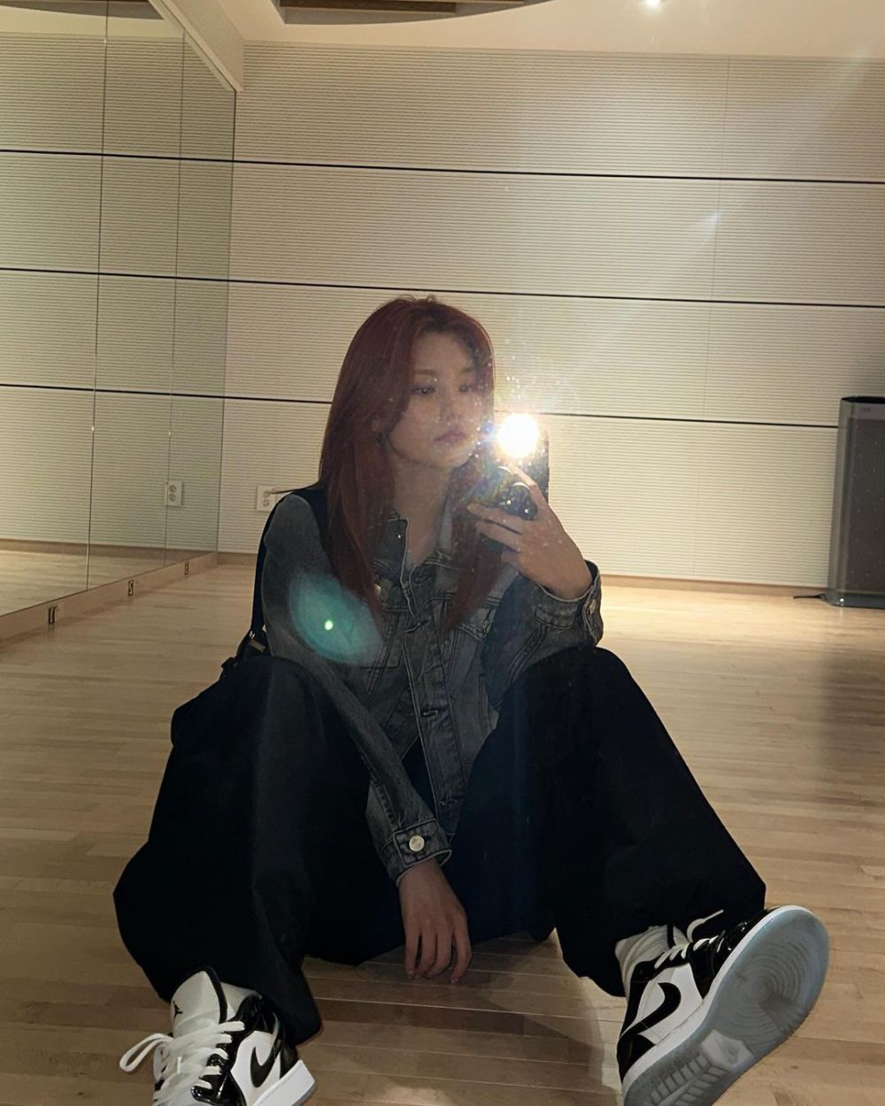 9 Inspirasi Style Santai ala Yeji ITZY, Kece untuk Daily Outfit!