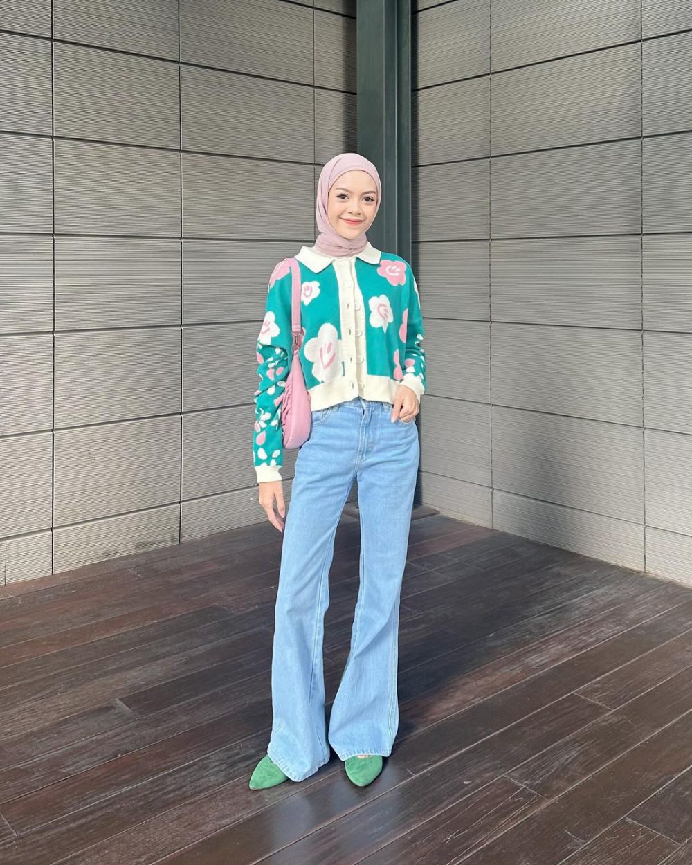 9 Ide Padu Padan Cardigan Rajut ala Febiola Nabila, Trendy!