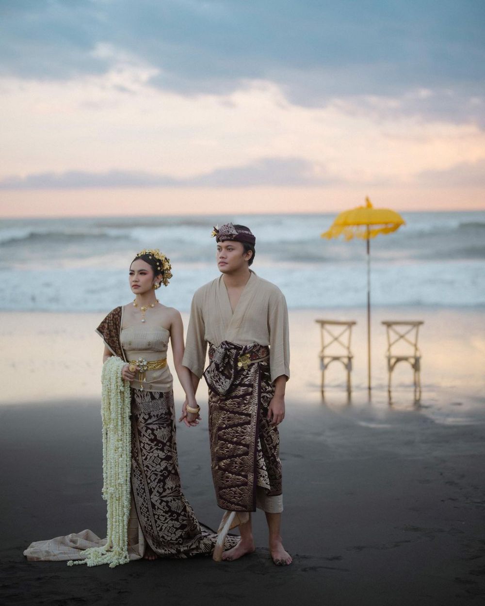 8 Foto Prewedding Mahalini dan Rizky Febian di Tepi Pantai, Syahdu!