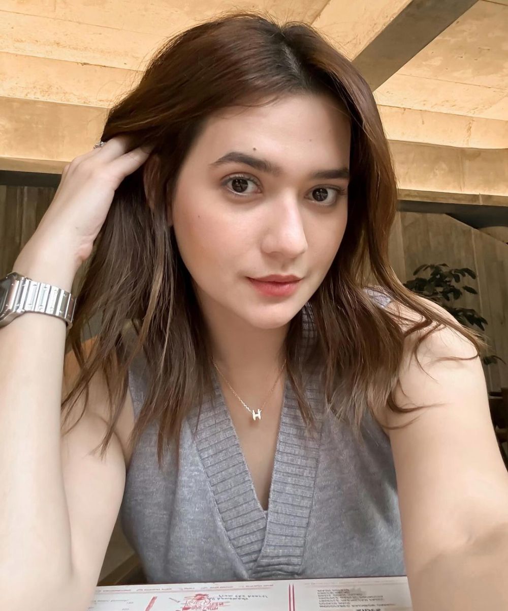 8 Inspirasi Daily Makeup Look ala Mayang Yudittia, Kece Banget!