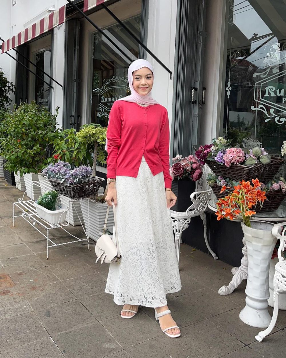 9 Ide Padu Padan Cardigan Rajut ala Febiola Nabila, Trendy!