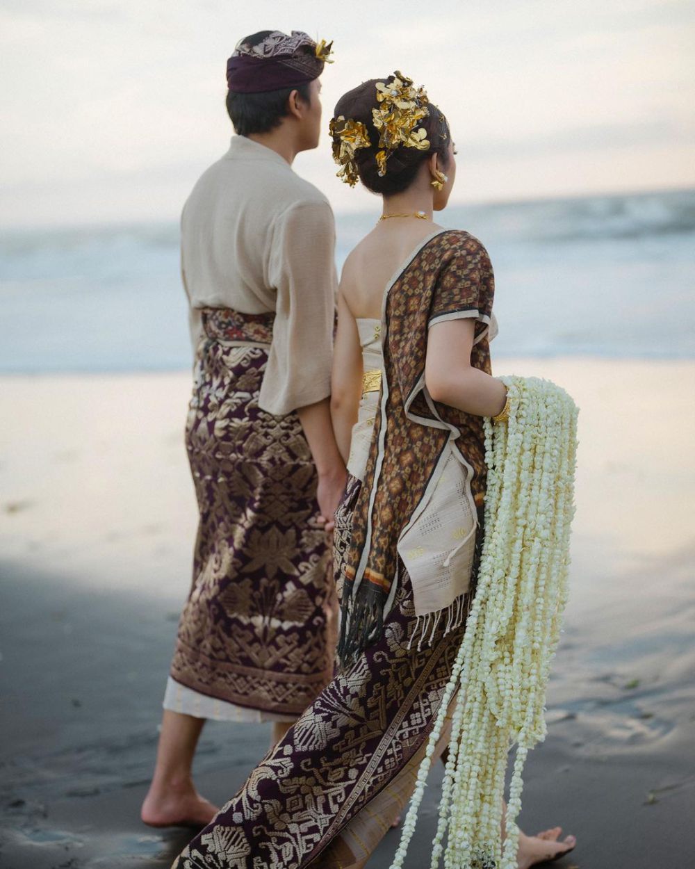 8 Foto Prewedding Mahalini dan Rizky Febian di Tepi Pantai, Syahdu!