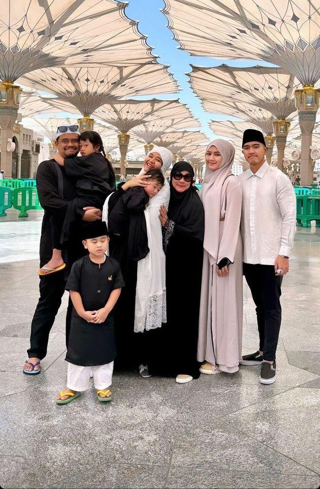 7 Potret Umrah Kaesang-erina Dan Kahiyang Ayu-bobby Nasution