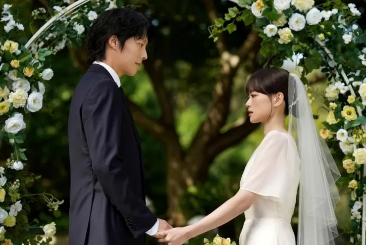 10 Potret Chemistry Jang Ki Yong dan Chun Woo Hee, Mesra