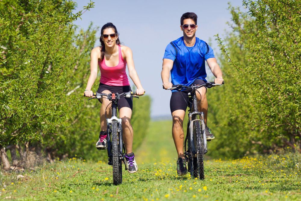 6 Manfaat Sering Lakukan Olahraga Outdoor Bersama Pasangan, Harmonis!