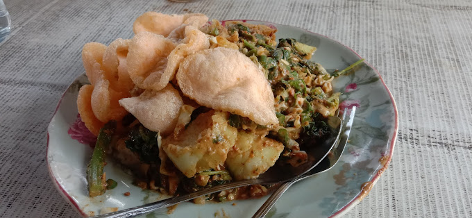 5 Rekomendasi Kuliner Bumbu Kacang di Jogja, Murah dan Lezat