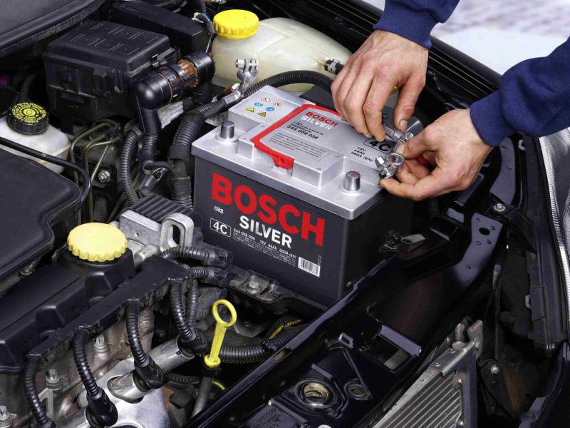 Apakah Mobil Listrik Masih Menggunakan Aki?