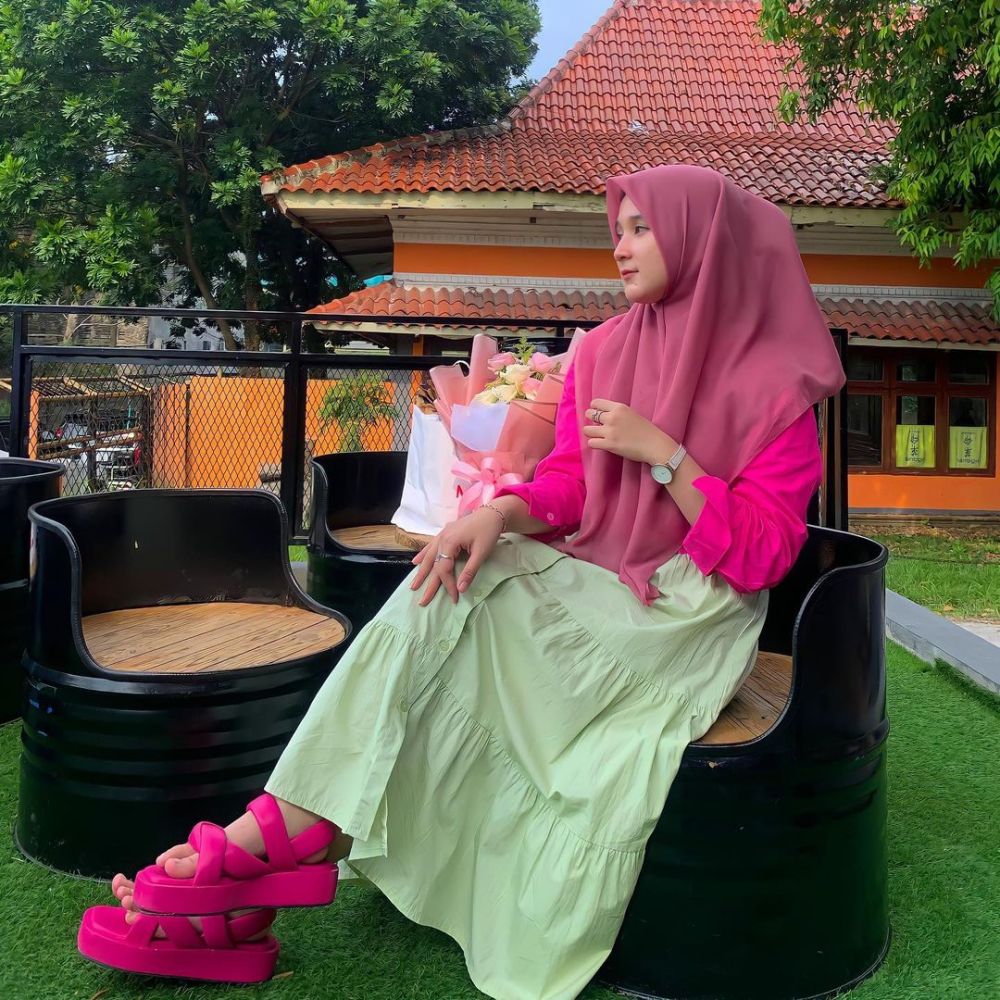 7 Ide Outfit Hijab Menutup Dada ala Nadhia Salsa, Simpel dan Sopan