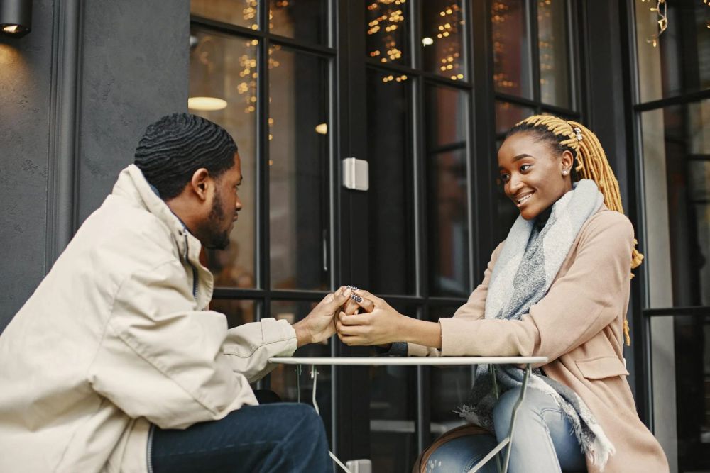 5 Cara Ajak Pasangan Mengatur Penghasilan Tanpa Membuatnya Tersinggung