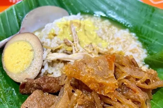 5 Rekomendasi Tempat Makan Nasi Ayam Terenak di Semarang