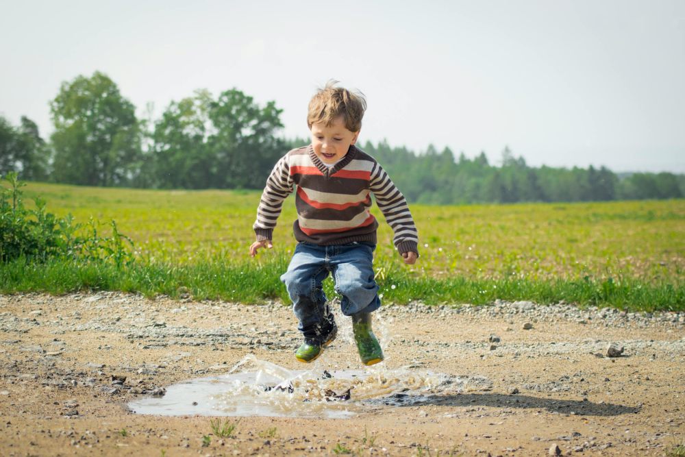 6 Alasan Gak Selalu Ikuti Tips Parenting di Internet, Kurang Valid?  