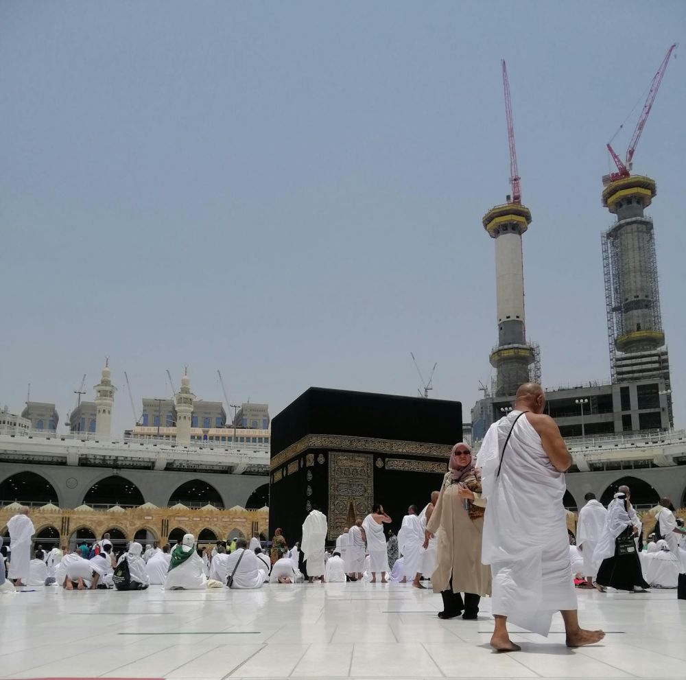 5 Perbedaan Haji dan Umroh yang Perlu Kamu Tahu, Hukumnya Beda!