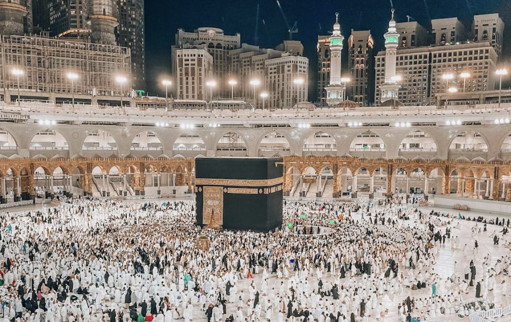 5 Perbedaan Haji dan Umroh yang Perlu Kamu Tahu, Hukumnya Beda!