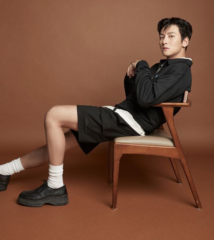 10 Ide OOTD Kasual ala Ji Chang Wook, Modis Minimalis!