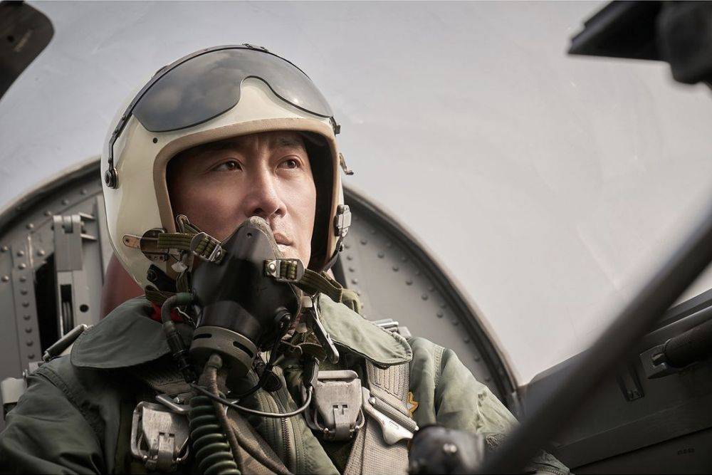 7 Facts about Ha Jung Woo's Role in the Film Hijacking, Become a Copilot!