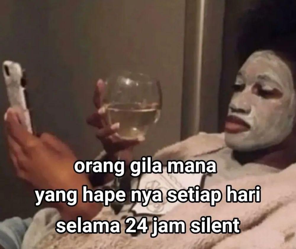 7 Meme Orang Gila Mana yang Ngelakuin Sesuatu di Luar Nalar