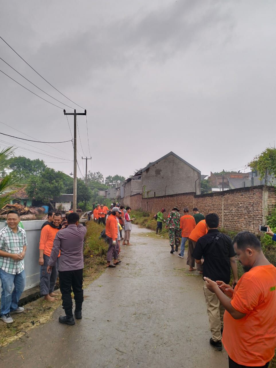 Antisipasi DBD, Warga Serang Bersihkan Lingkungan Saat Libur Panjang