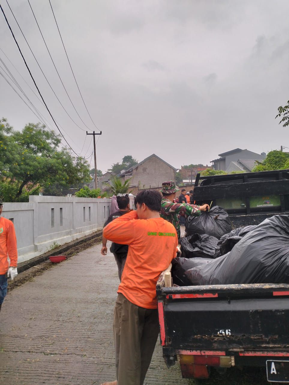 Antisipasi DBD, Warga Serang Bersihkan Lingkungan Saat Libur Panjang