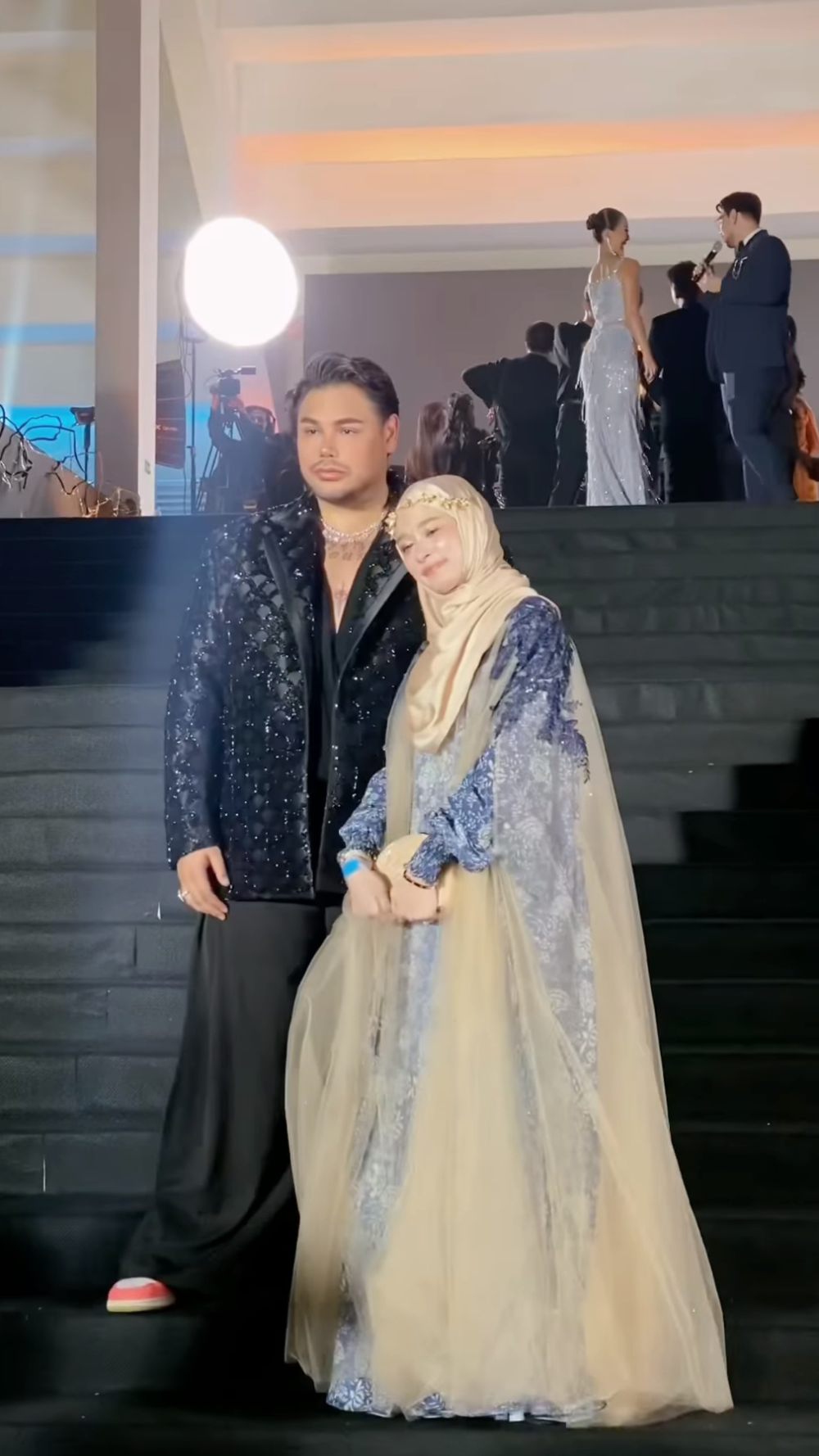 7 Potret Kedekatan Ivan Gunawan dan Inara Rusli, Dijodohkan Warganet!