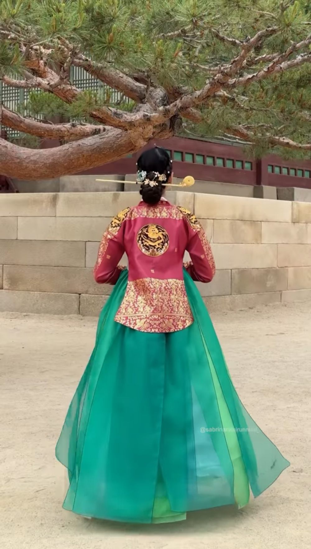 Sabrina Chairunnisa Re-create Hanbok Ratu Di Drakor